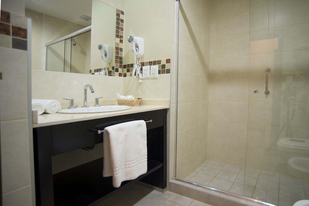 Arami Hotel & Lodge ปูแอร์โตอีกวาซู ภายนอก รูปภาพ