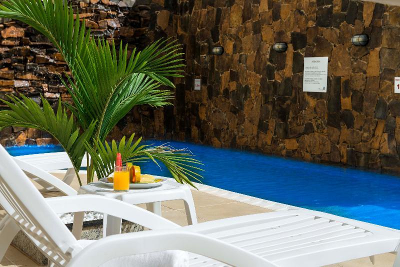 Arami Hotel & Lodge ปูแอร์โตอีกวาซู ภายนอก รูปภาพ